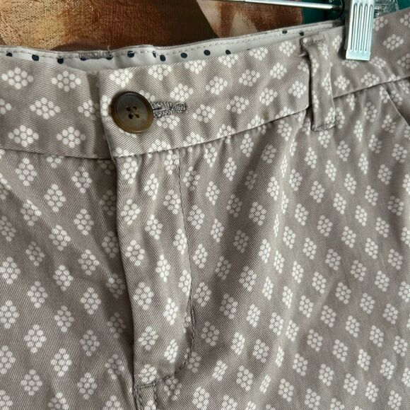 Merona Tan Patterned Women's Bermudas 8 - Picture 4 of 16
